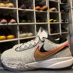 Nike LeBron 20 Men's Basketball Shoe Size 13